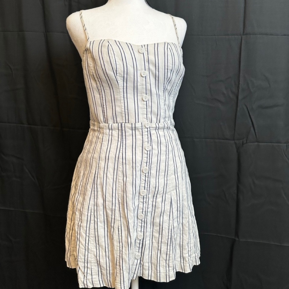 Oh So Flattering "Kimchi Blue" Dress Size 4